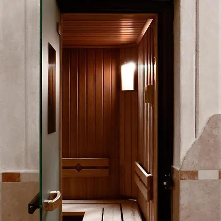Tyrol Hotel